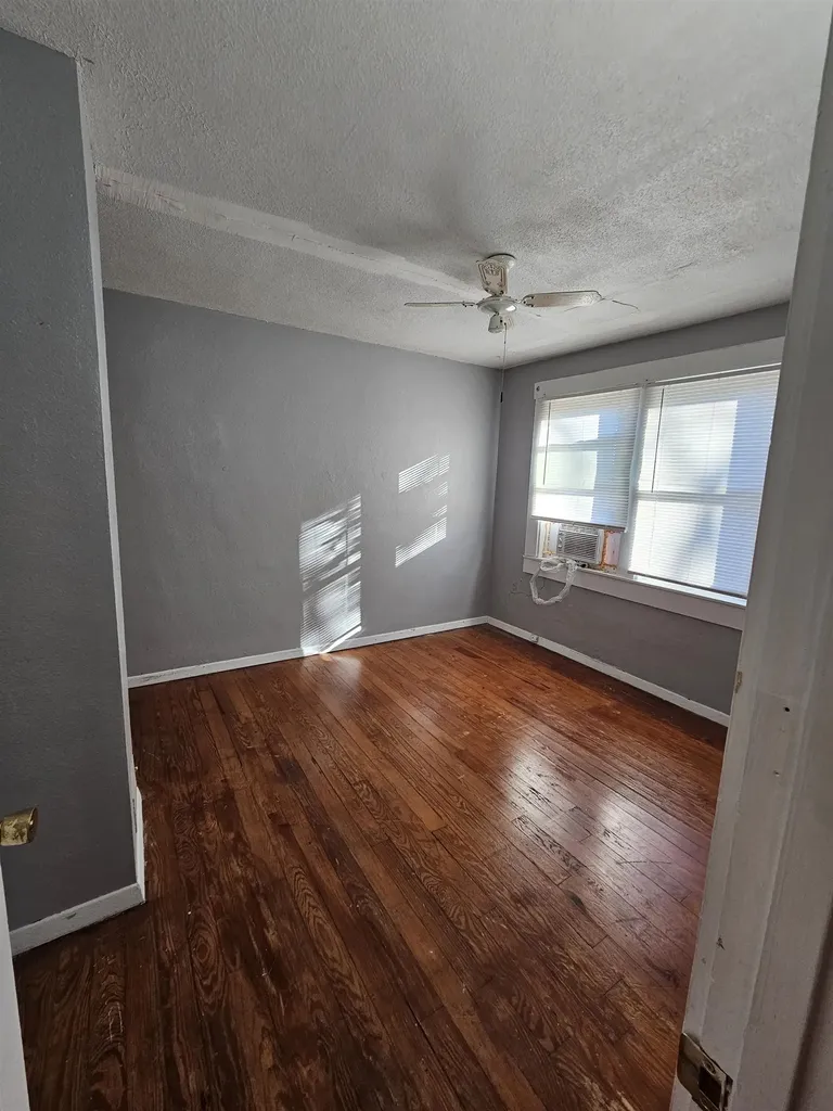 1539 S Pershing Avenue Wichita KS 67218