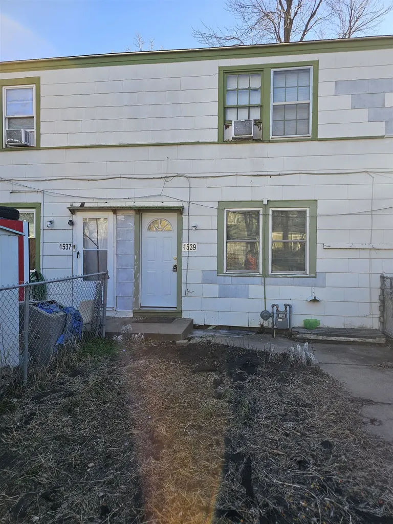 1539 S Pershing Avenue Wichita KS 67218