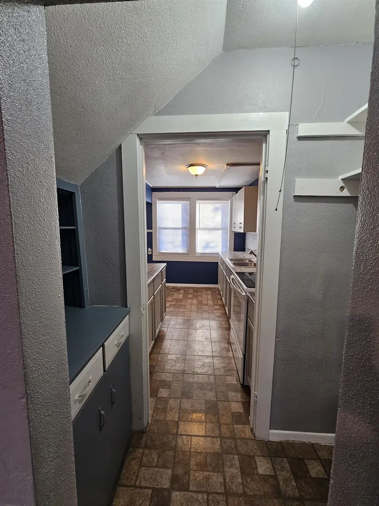 1539 S Pershing Avenue Wichita KS 67218