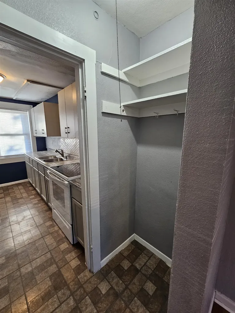 1539 S Pershing Avenue Wichita KS 67218