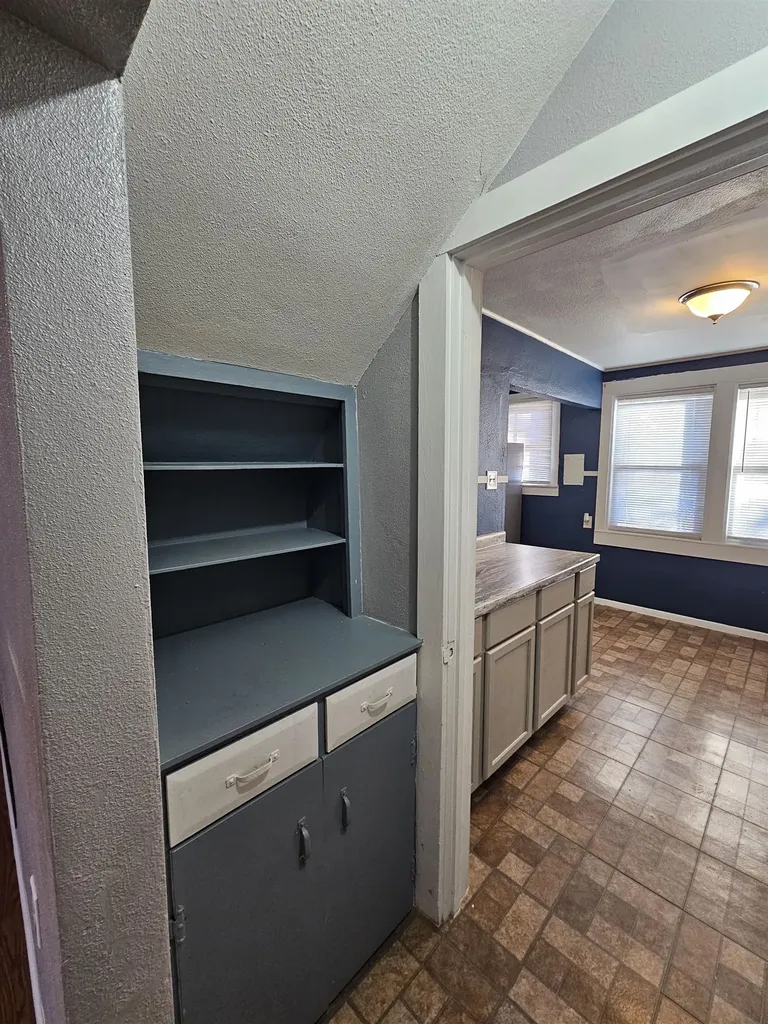 1539 S Pershing Avenue Wichita KS 67218