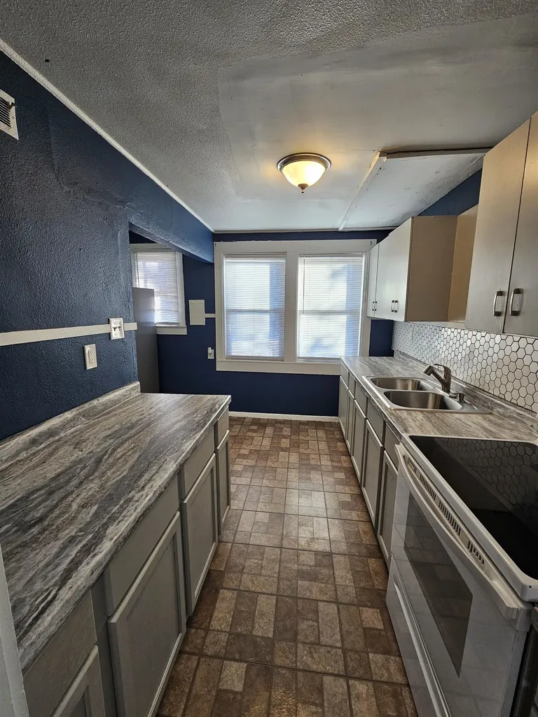 1539 S Pershing Avenue Wichita KS 67218