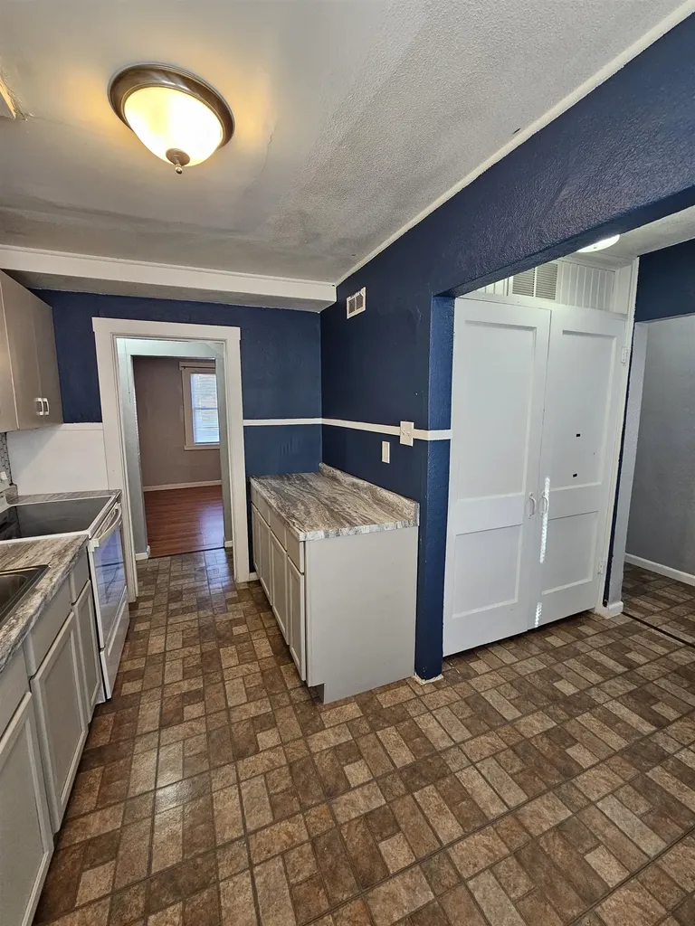 1539 S Pershing Avenue Wichita KS 67218