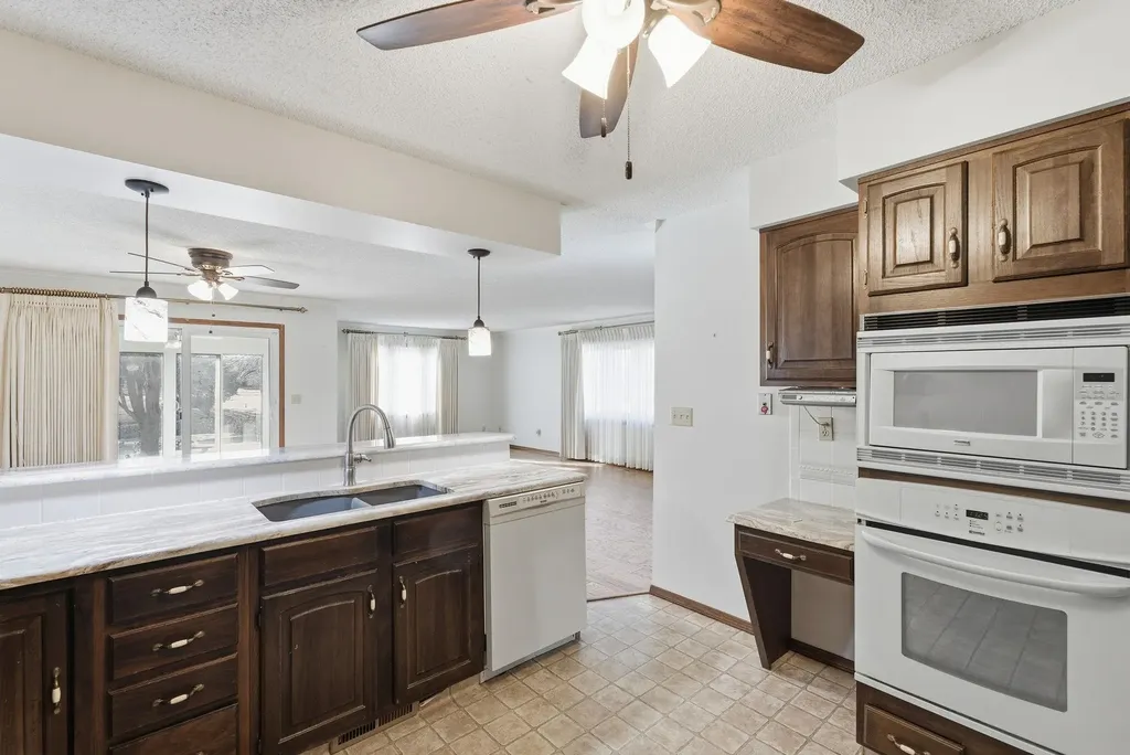 500 Rolling Hills Newton KS 67114