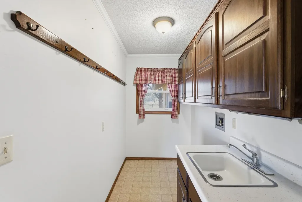 500 Rolling Hills Newton KS 67114