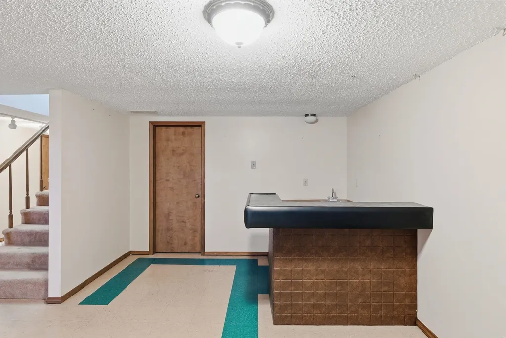 500 Rolling Hills Newton KS 67114