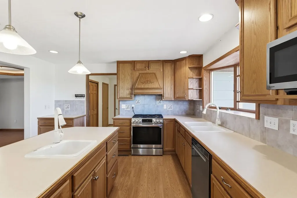 740 E 70th Avenue N Belle Plaine KS 67013