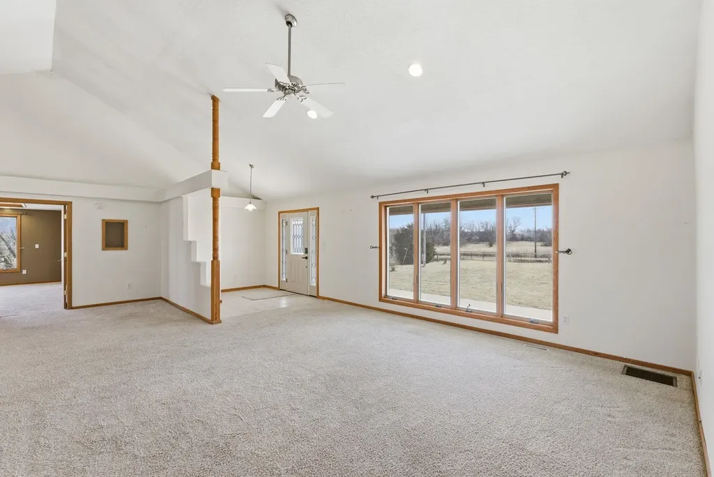 740 E 70th Avenue N Belle Plaine KS 67013