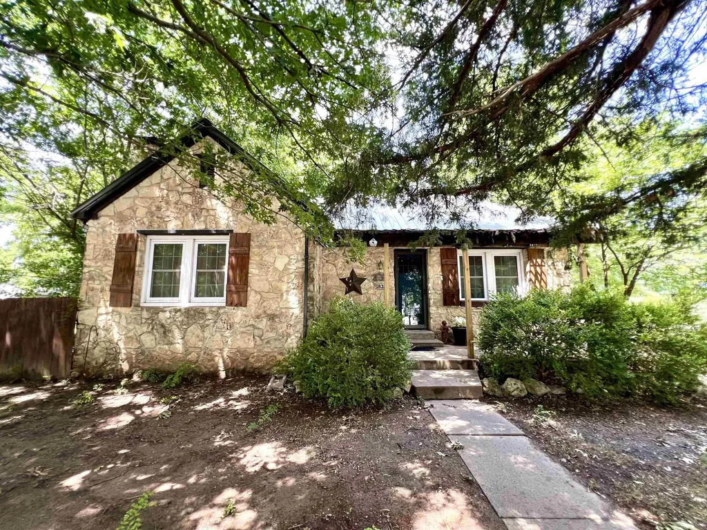 1825 N 9th Arkansas City KS 67005