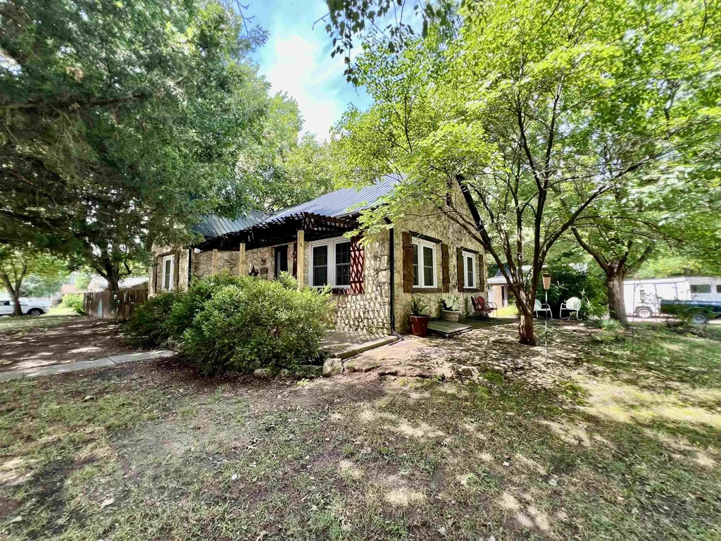 1825 N 9th Arkansas City KS 67005