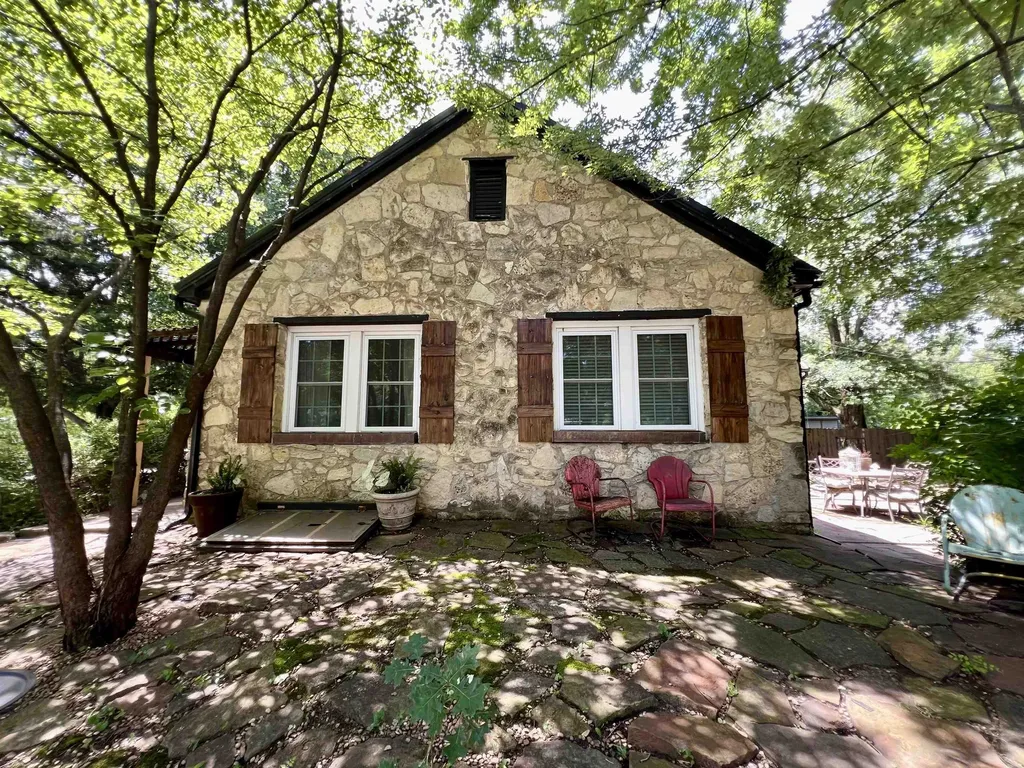 1825 N 9th Arkansas City KS 67005