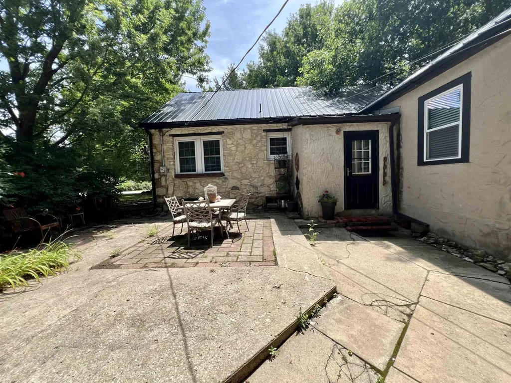1825 N 9th Arkansas City KS 67005