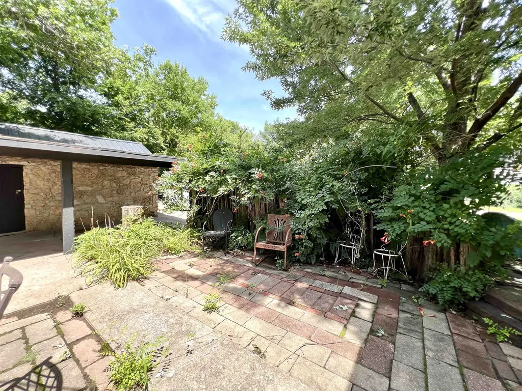 1825 N 9th Arkansas City KS 67005