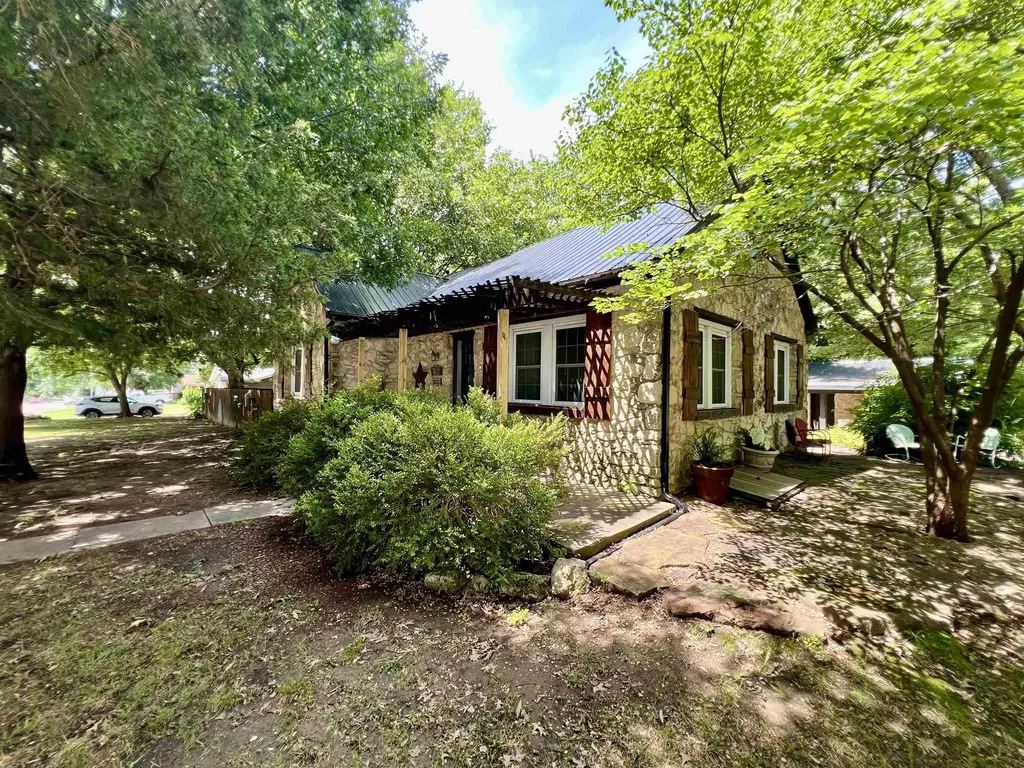 1825 N 9th Arkansas City KS 67005