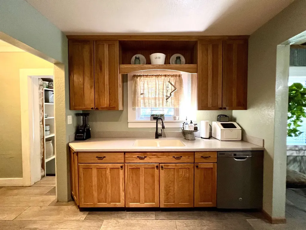 1825 N 9th Arkansas City KS 67005