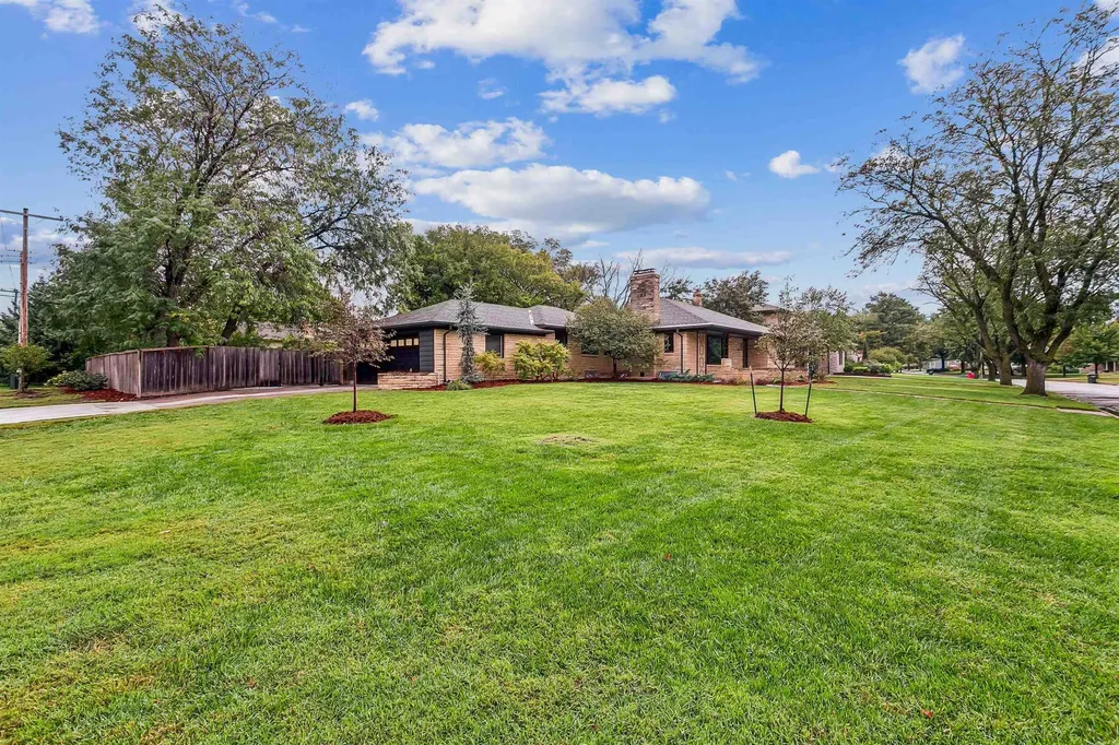 206 S Brookside Street Wichita KS 67218