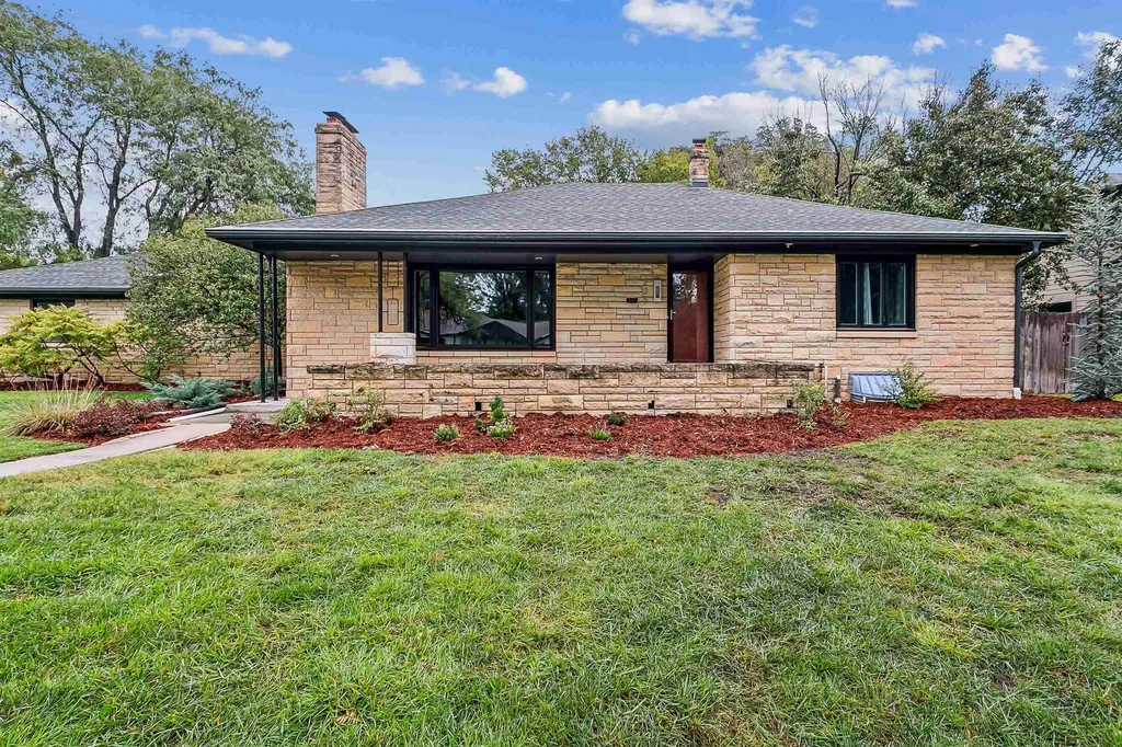 206 S Brookside Street Wichita KS 67218