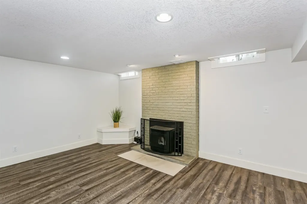 206 S Brookside Street Wichita KS 67218
