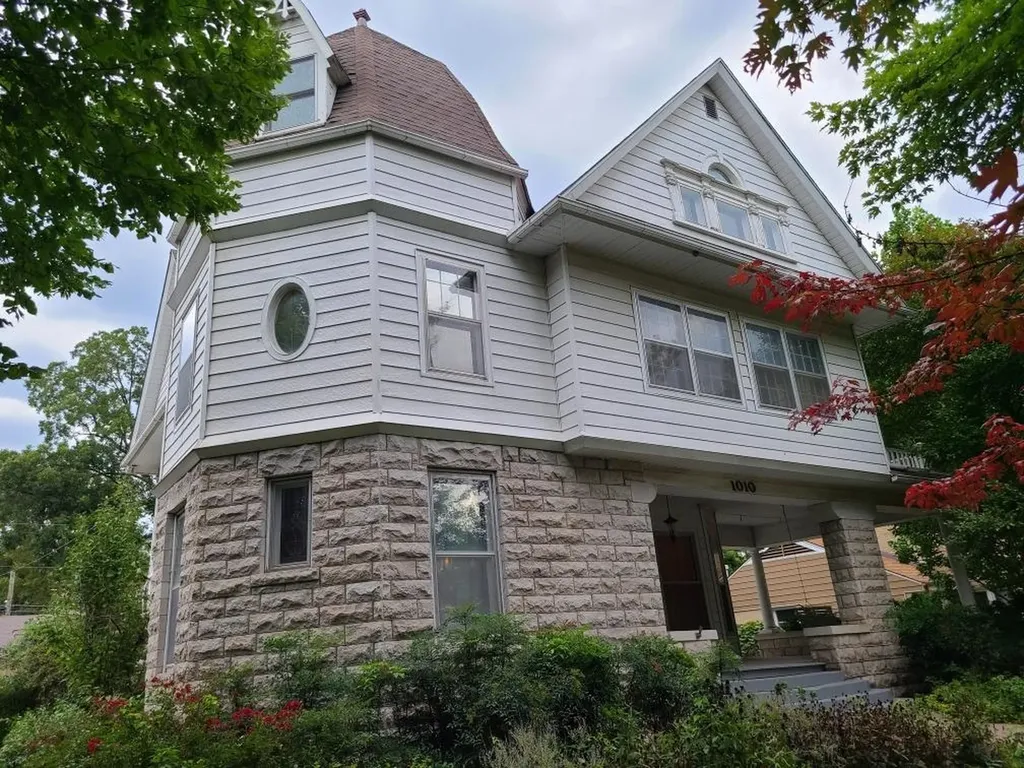1010 E 9th Avenue Winfield KS 67156