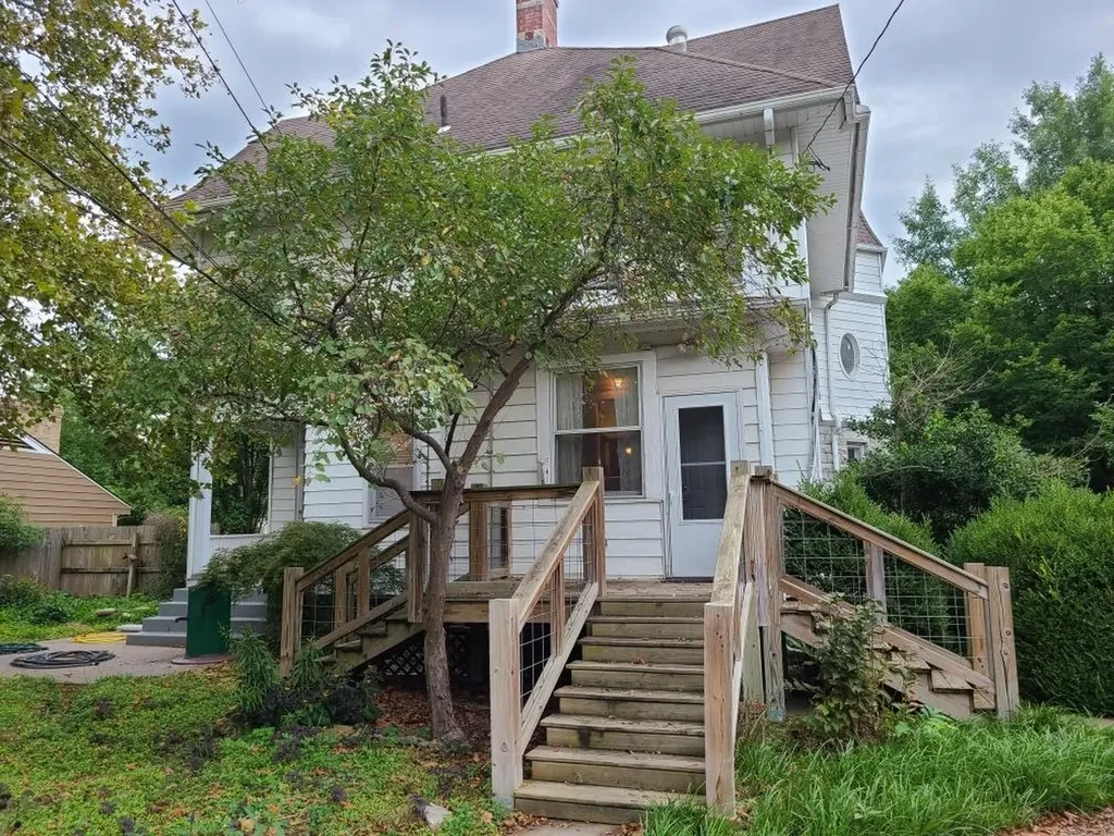 1010 E 9th Avenue Winfield KS 67156