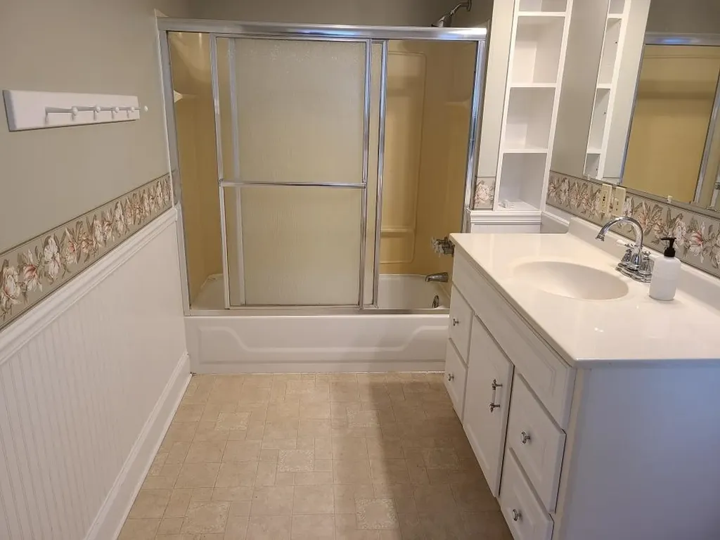 1010 E 9th Avenue Winfield KS 67156