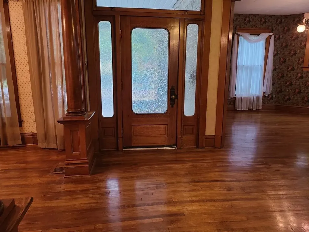 1010 E 9th Avenue Winfield KS 67156