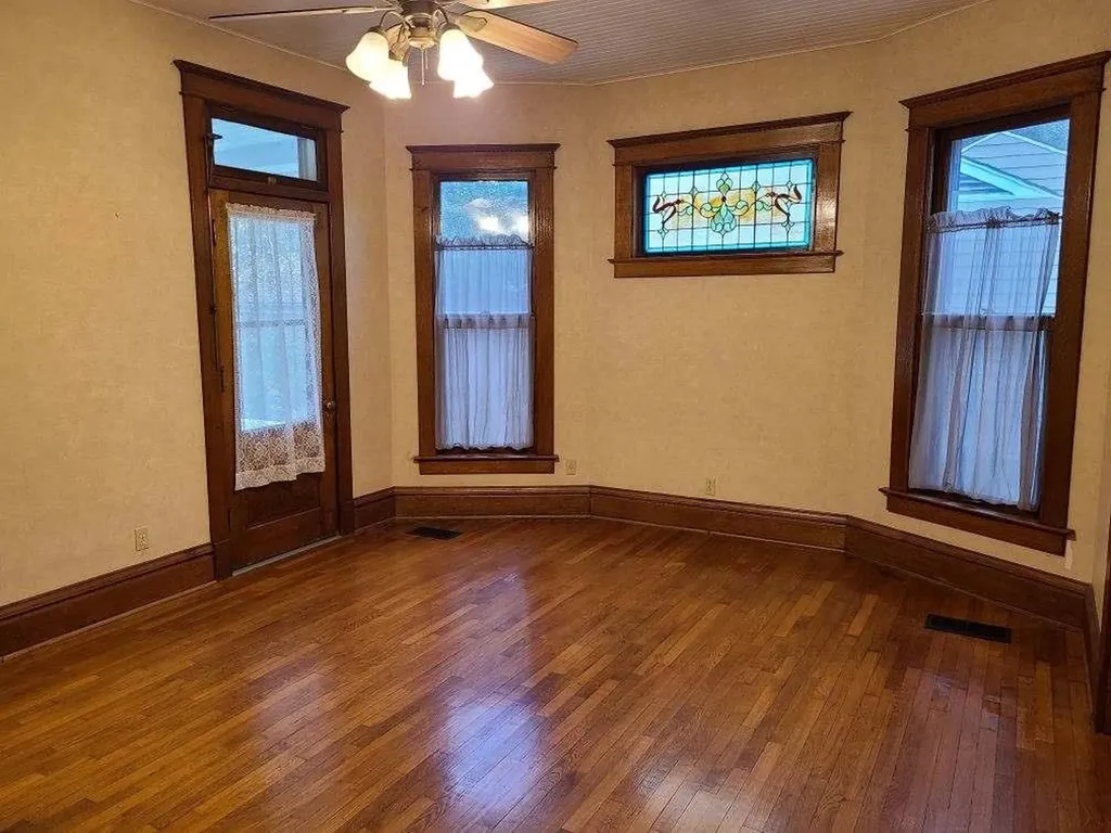 1010 E 9th Avenue Winfield KS 67156