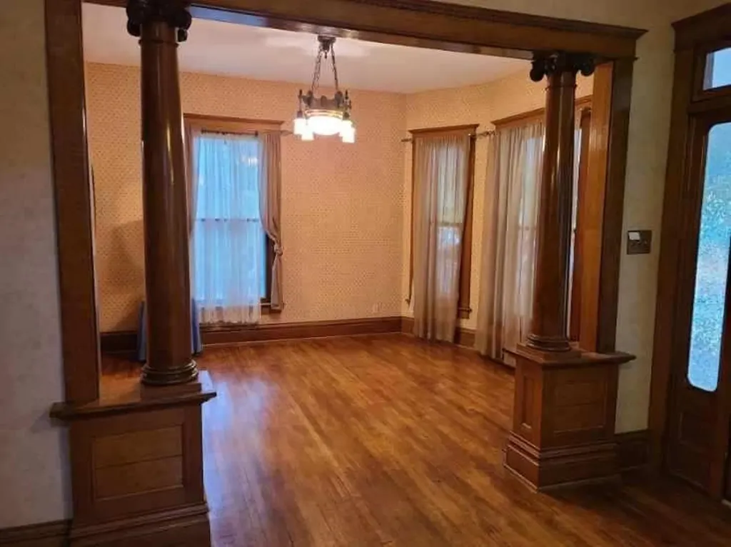 1010 E 9th Avenue Winfield KS 67156