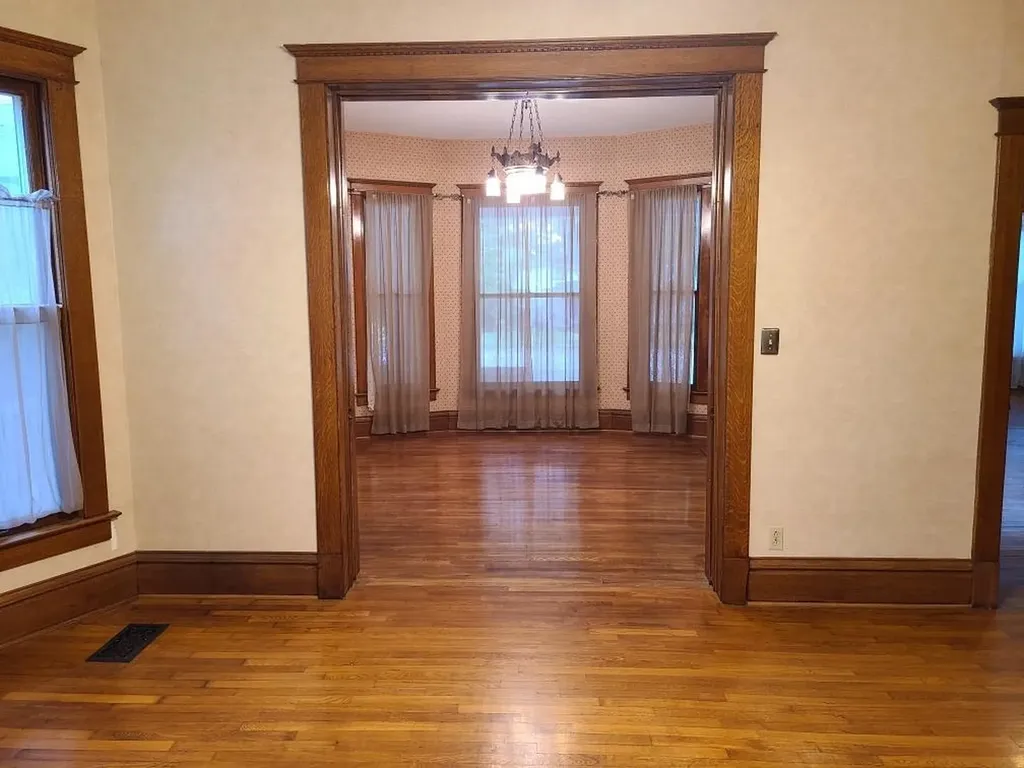 1010 E 9th Avenue Winfield KS 67156
