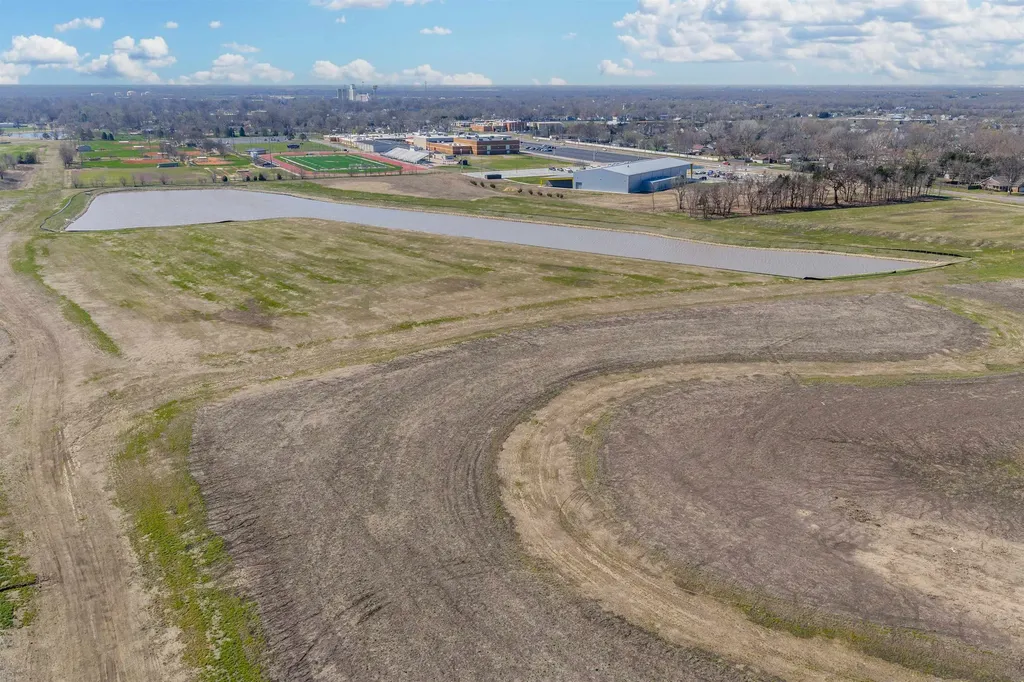 Lot 12 Blk B Harvest Place Addition Valley Center KS 67147