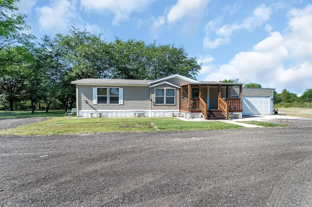 613 N Meridian Road Rear Newton KS 67114