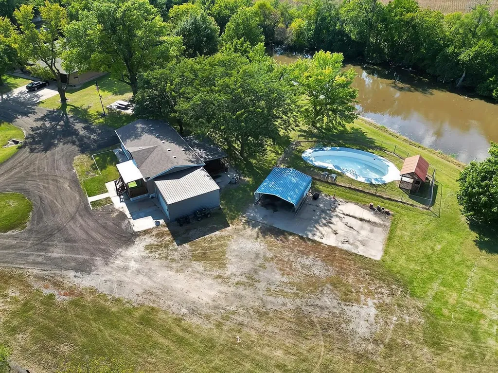 613 N Meridian Road Rear Newton KS 67114