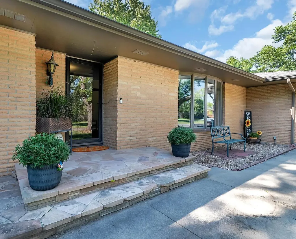 613 N Meridian Road Rear Newton KS 67114