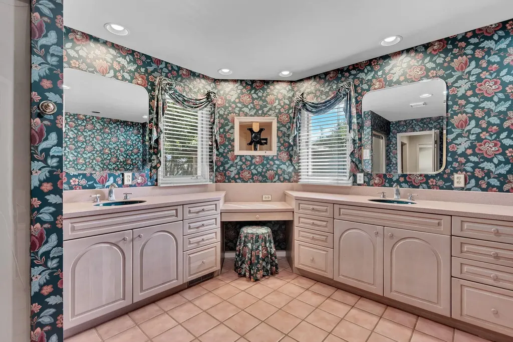 42 N Stratford Eastborough KS 67206