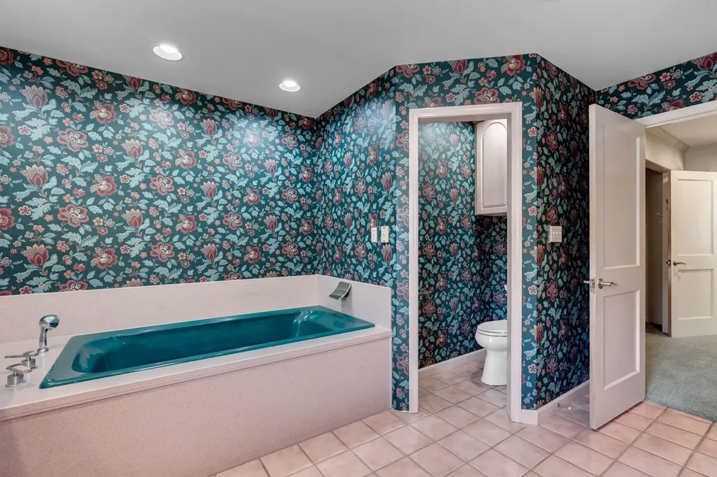 42 N Stratford Eastborough KS 67206