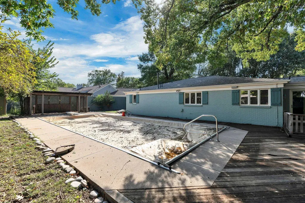 42 N Stratford Eastborough KS 67206