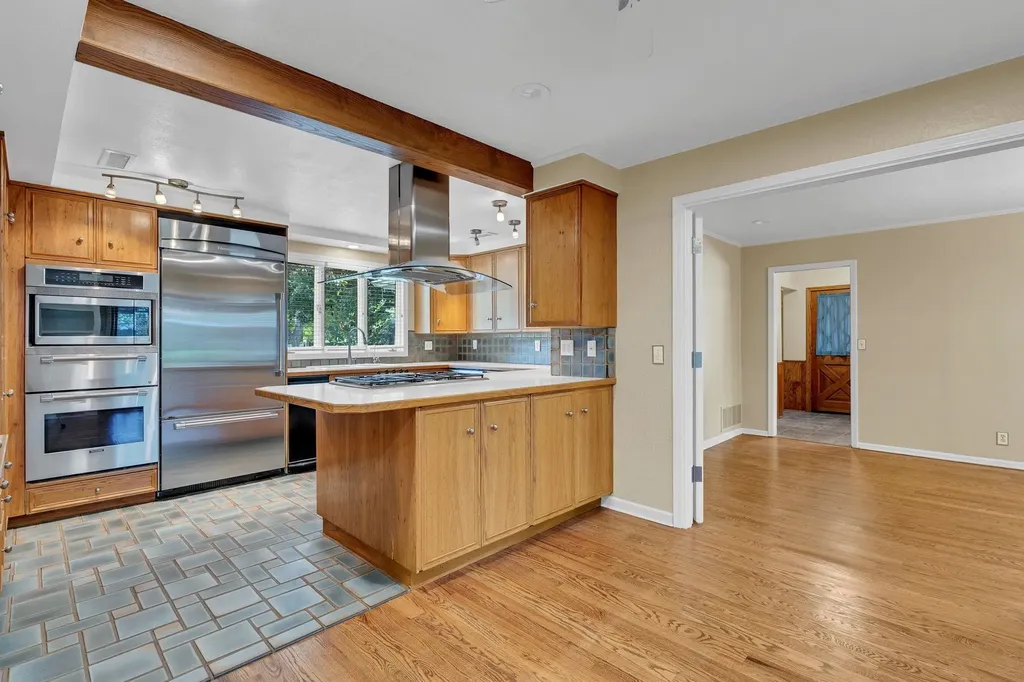 42 N Stratford Eastborough KS 67206