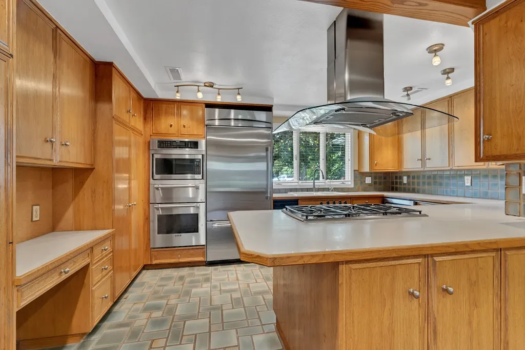42 N Stratford Eastborough KS 67206