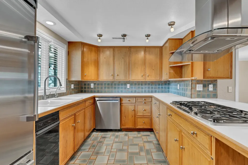 42 N Stratford Eastborough KS 67206