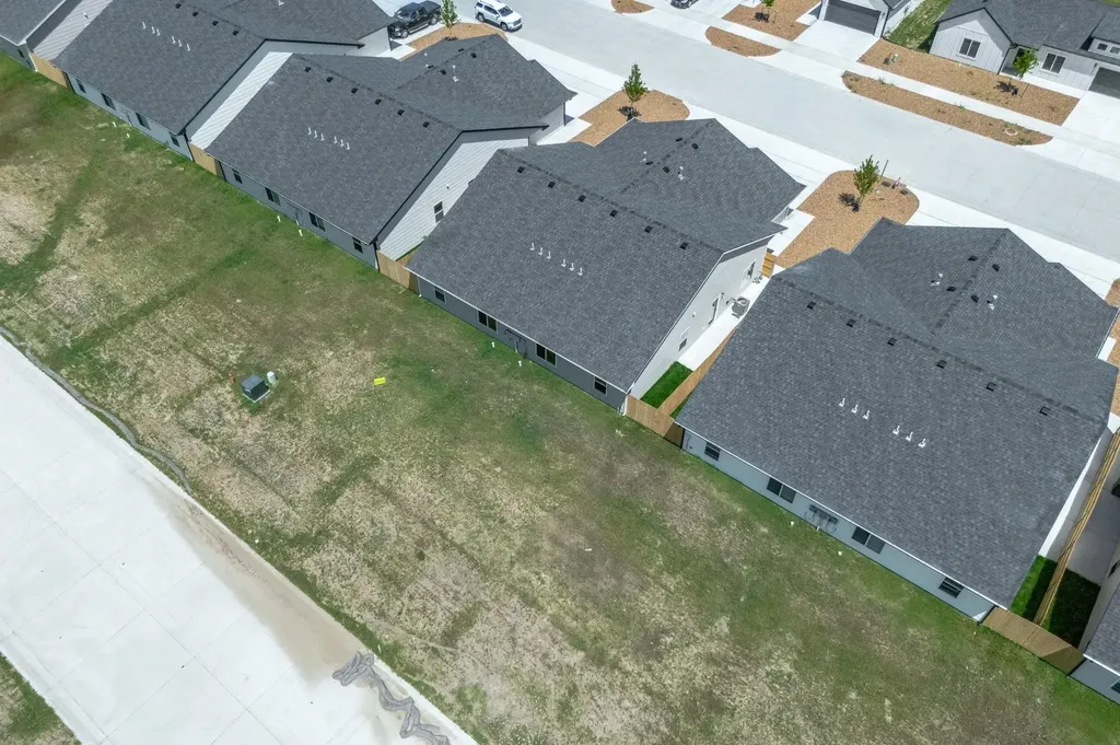 501 E Harper Street Valley Center KS 67147-8955