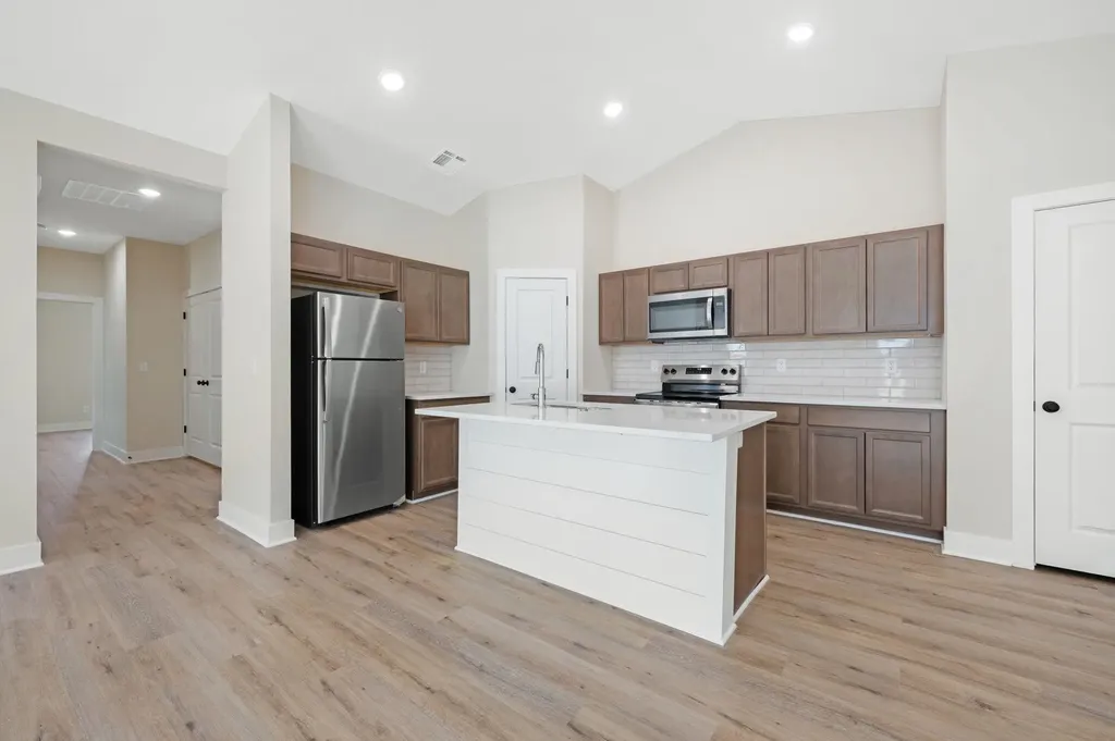 501 E Harper Street Valley Center KS 67147-8955