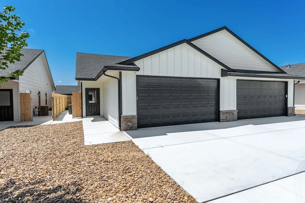 505 E Harper Street Valley Center KS 67147-8955