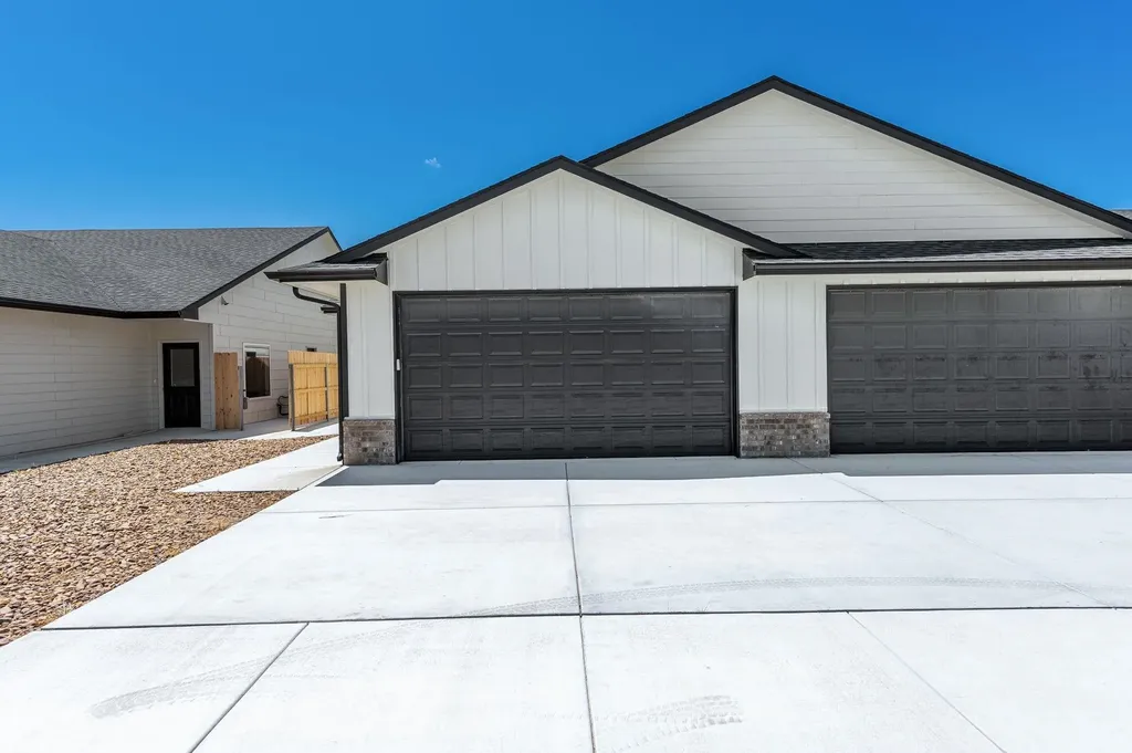 505 E Harper Street Valley Center KS 67147-8955