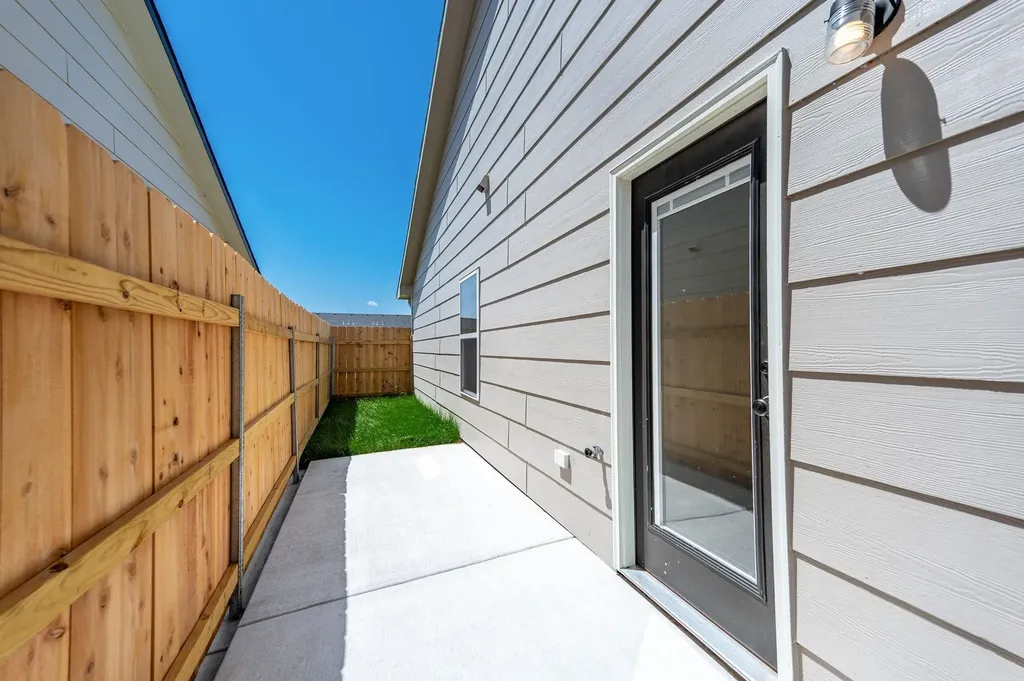505 E Harper Street Valley Center KS 67147-8955