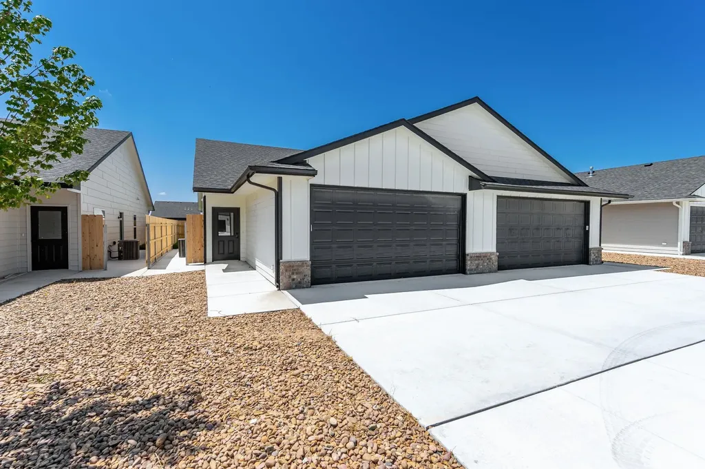505 E Harper Street Valley Center KS 67147-8955