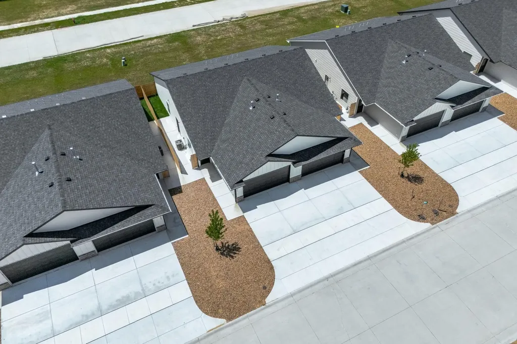505 E Harper Street Valley Center KS 67147-8955