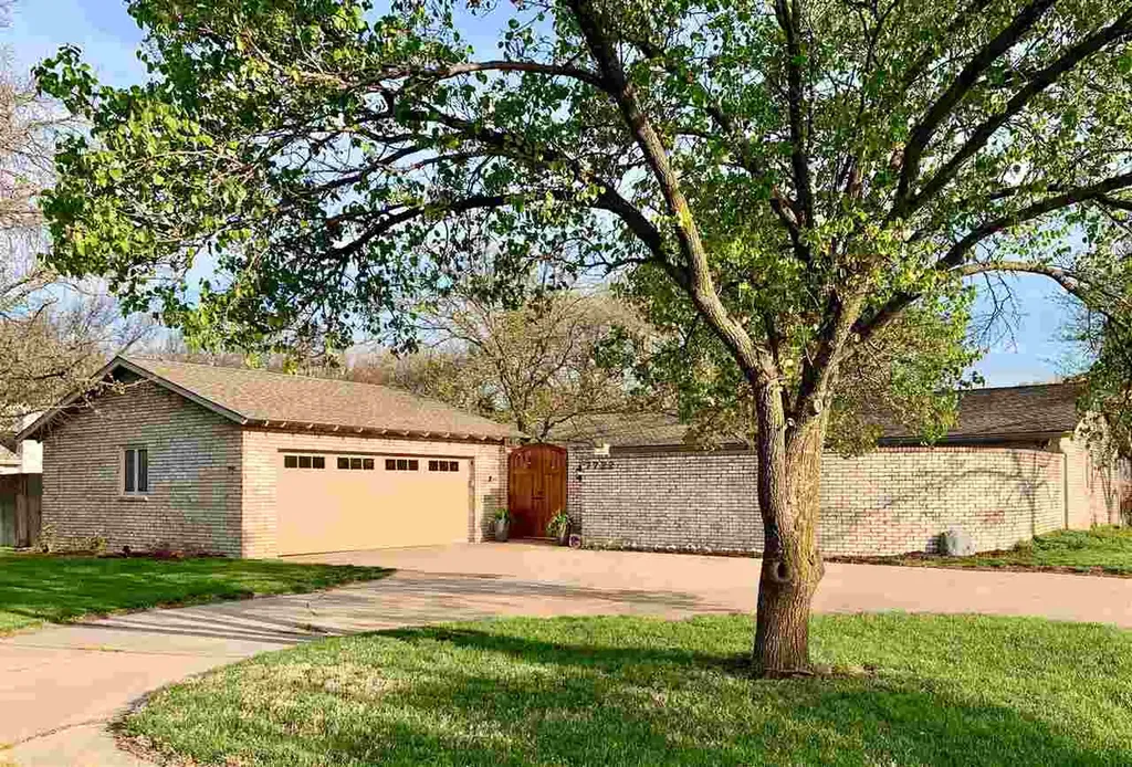 7722 E Huntington Street Wichita KS 67206