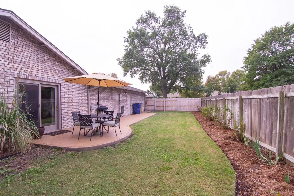 7722 E Huntington Street Wichita KS 67206