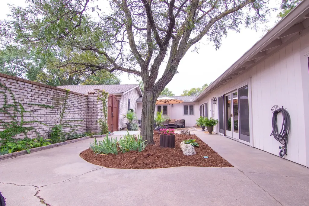 7722 E Huntington Street Wichita KS 67206