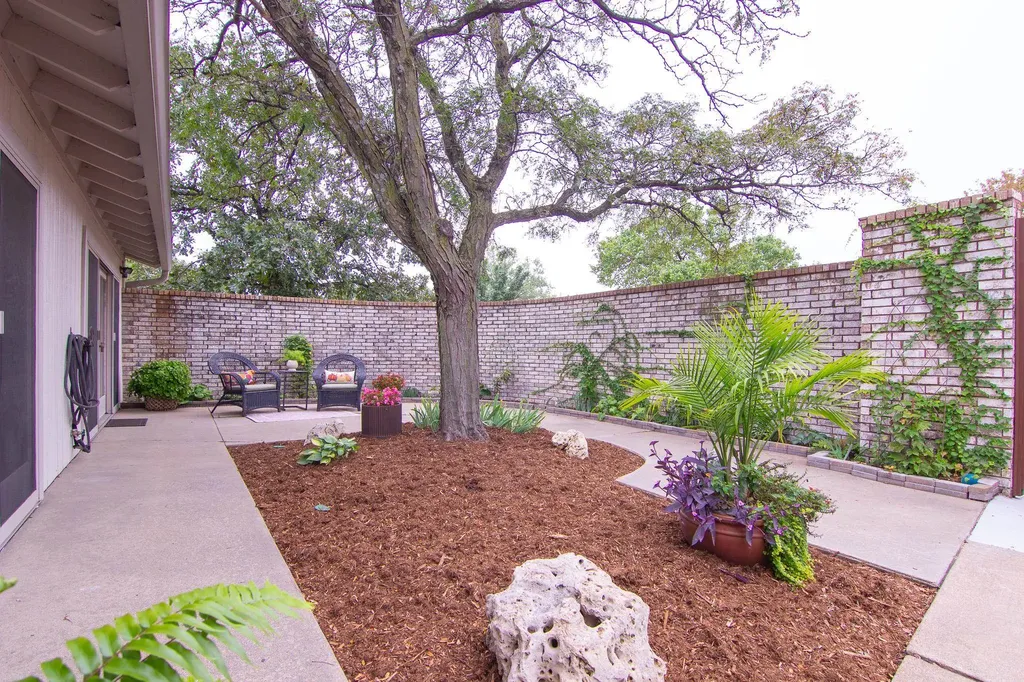 7722 E Huntington Street Wichita KS 67206